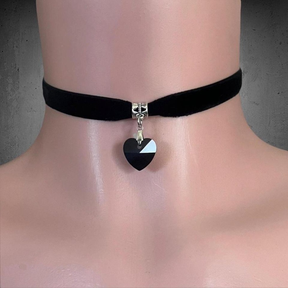 Black Velvet Heart Pendant Choker